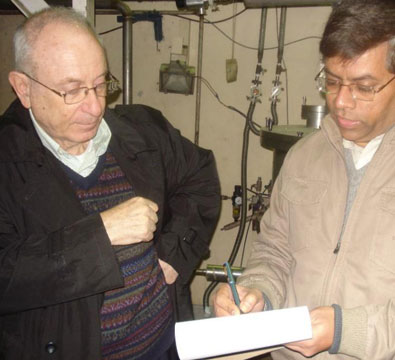 Visit by Dr Ilan Ben-Zvi of Brookhaven National Lab, to IUAC (January 2011).