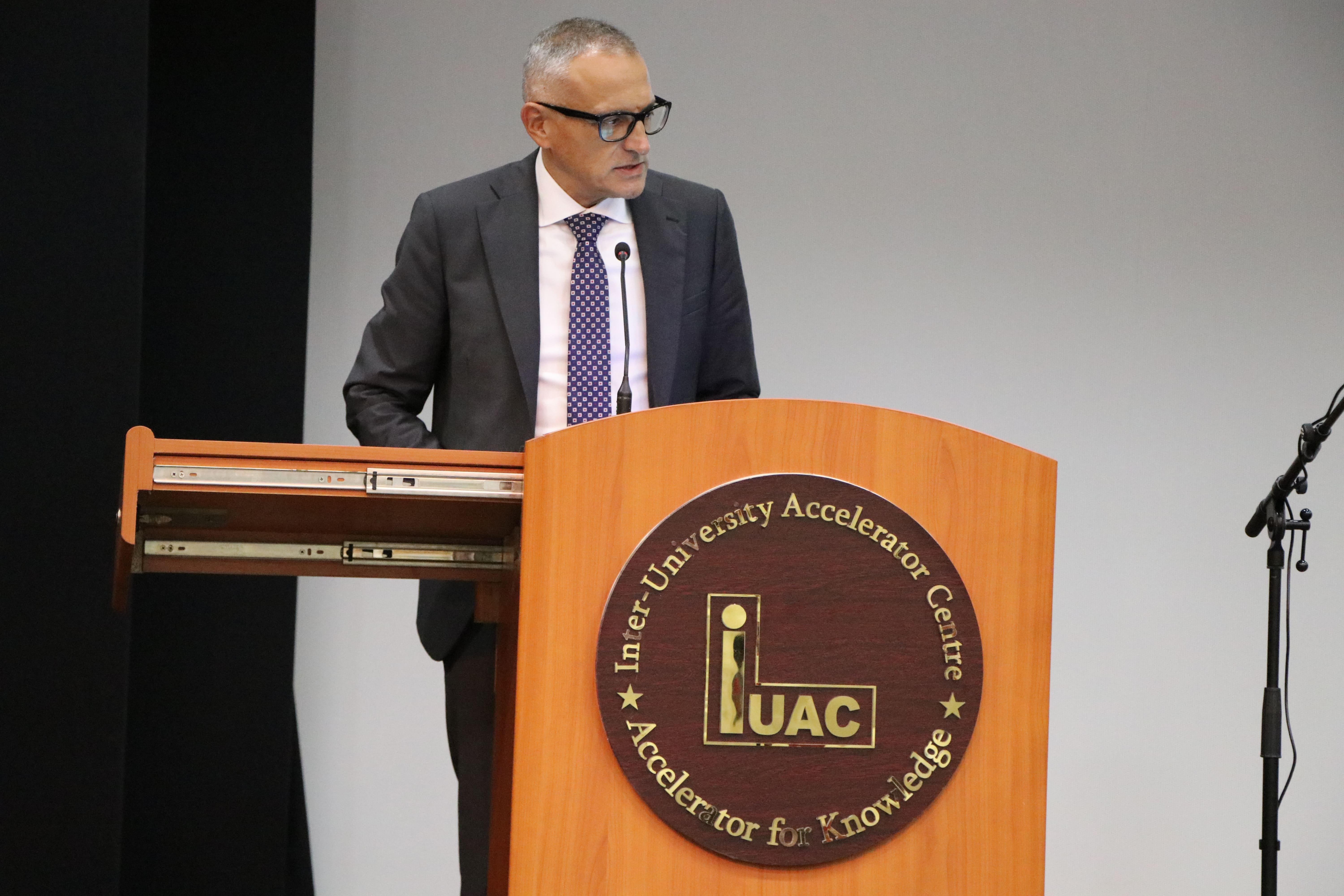 Proton Hedron Therepy 2022