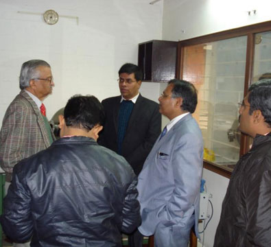 Visit by Dr Anil Kakodkar to see the first SSR1 single spoke resonator built by IUAC (January 2015).