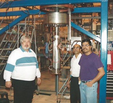 First cold test of the prototype niobium quarter wave resonator at Argonne National Laboratory (March 1994).